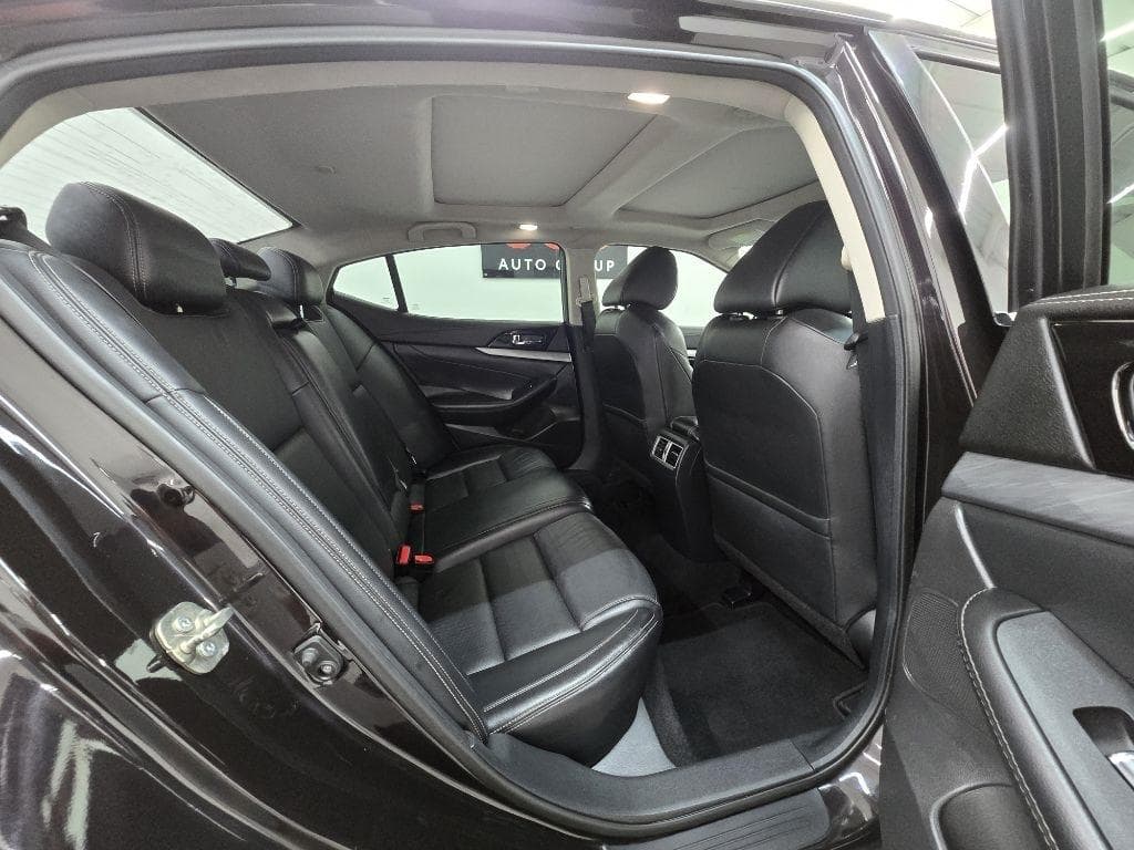 2016 NISSAN Maxima - Image 16