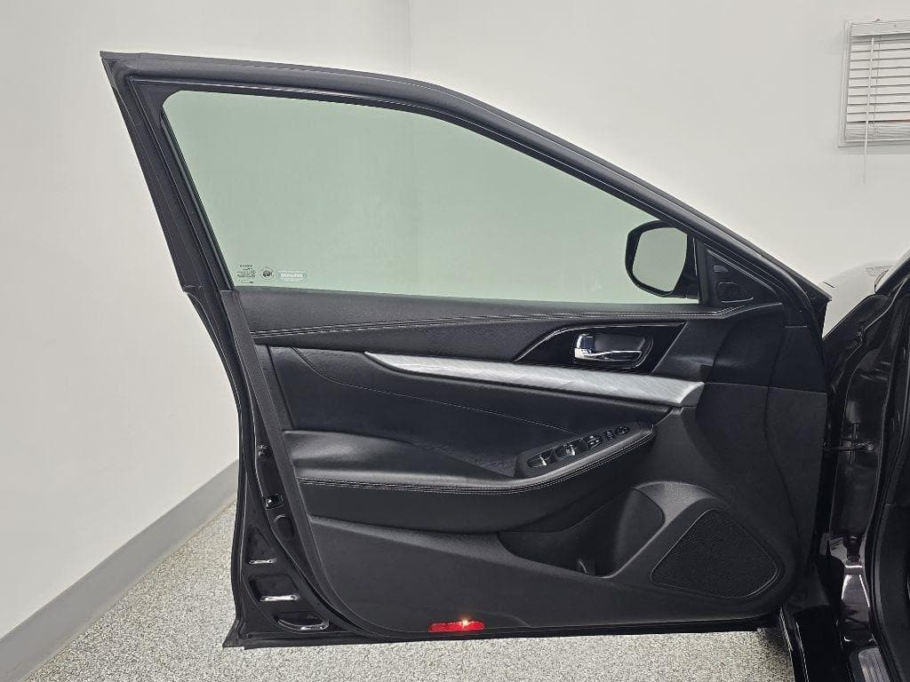 2016 NISSAN Maxima - Image 25