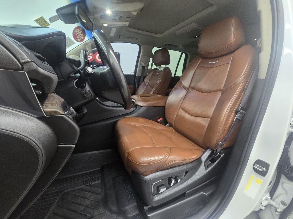 2016 CADILLAC Escalade - Image 11