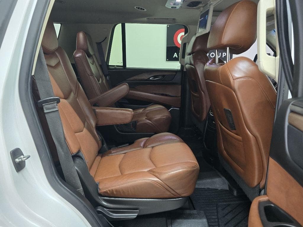 2016 CADILLAC Escalade - Image 16