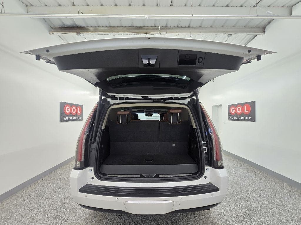 2016 CADILLAC Escalade - Image 17