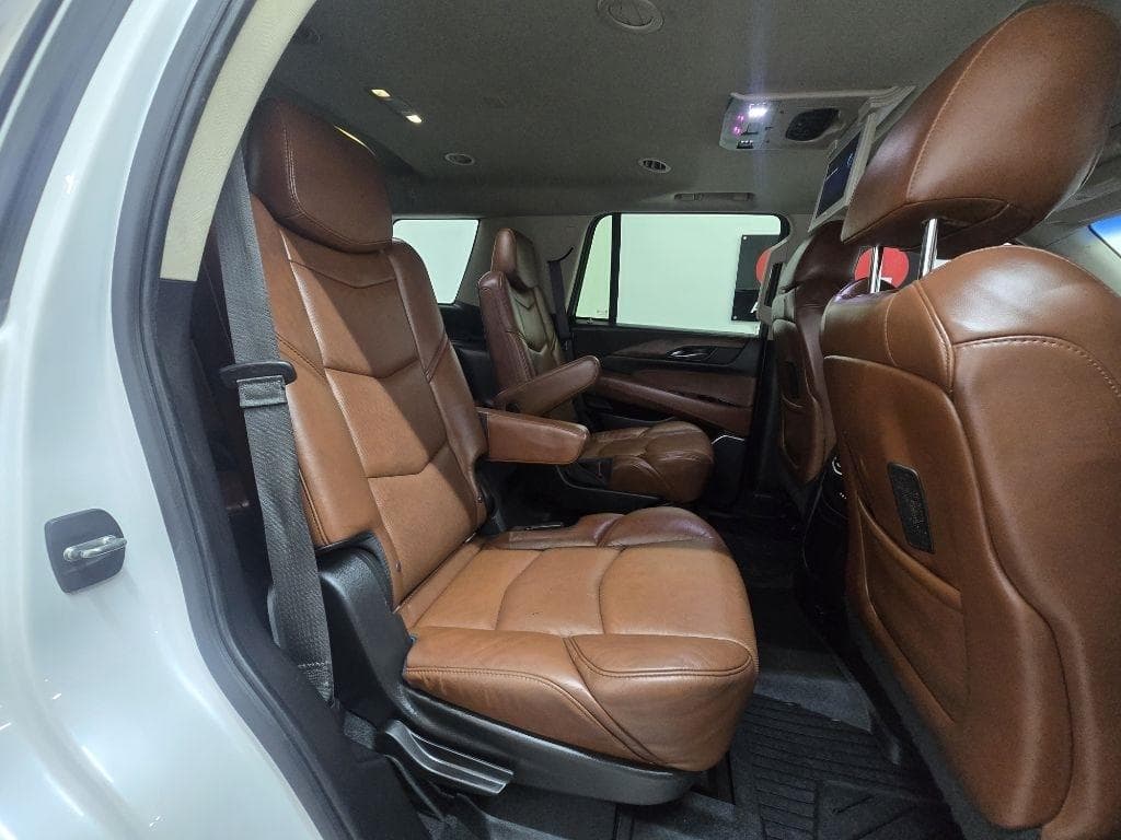 2016 CADILLAC Escalade - Image 19