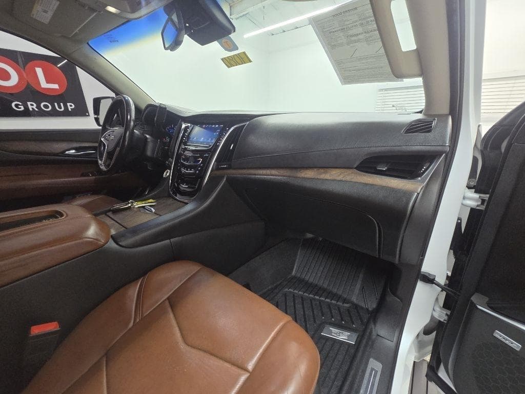 2016 CADILLAC Escalade - Image 23