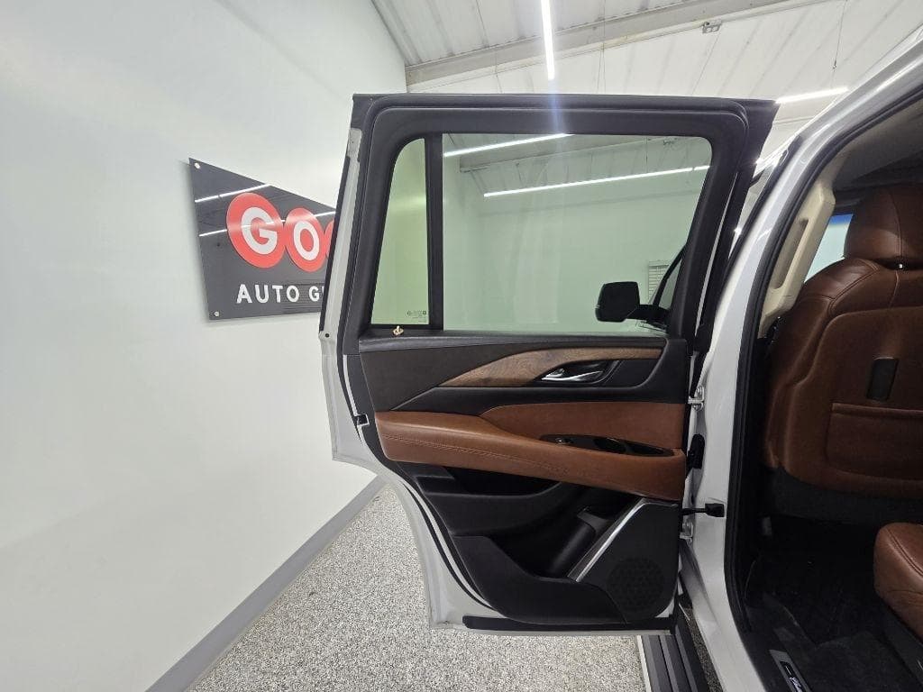 2016 CADILLAC Escalade - Image 28