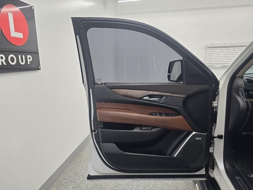 2016 CADILLAC Escalade - Image 29