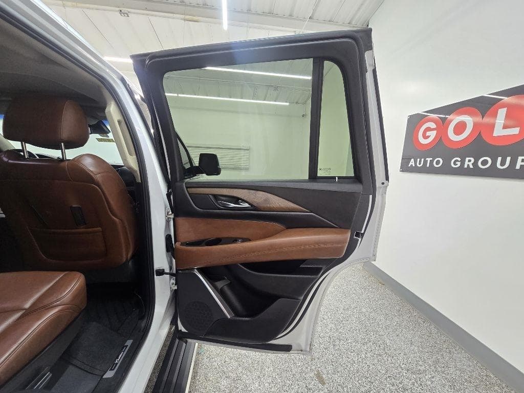 2016 CADILLAC Escalade - Image 30