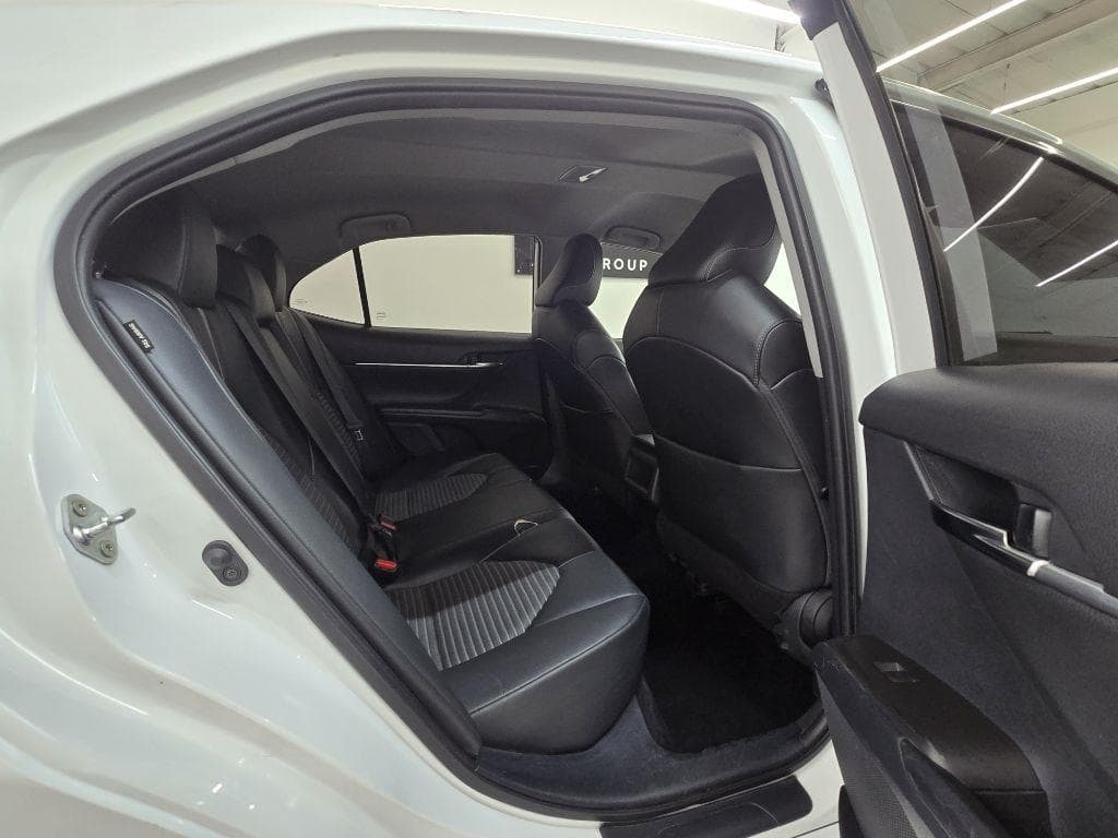 2021 TOYOTA Camry - Image 18