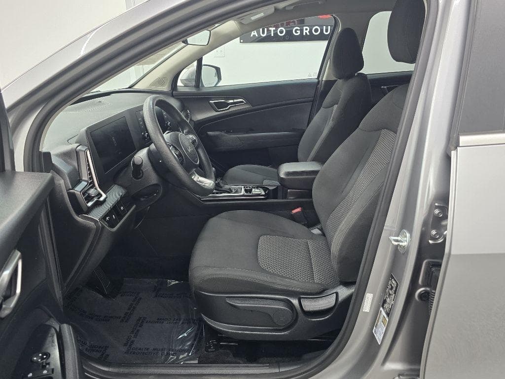 2023 KIA Sportage - Image 9