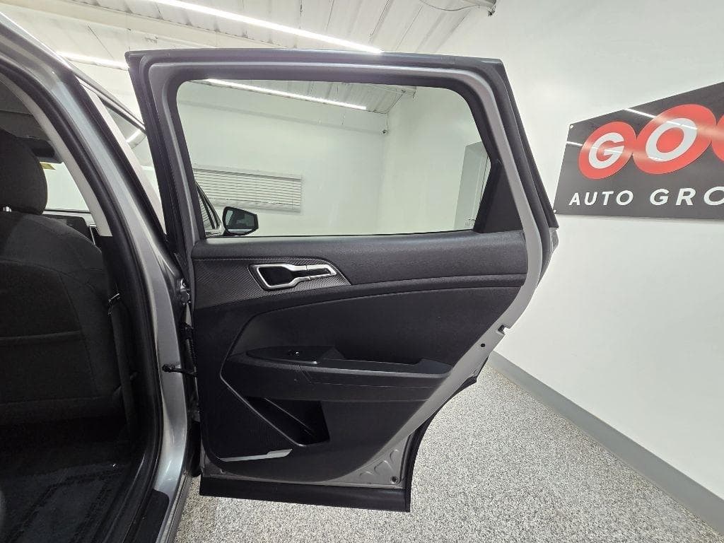 2023 KIA Sportage - Image 30