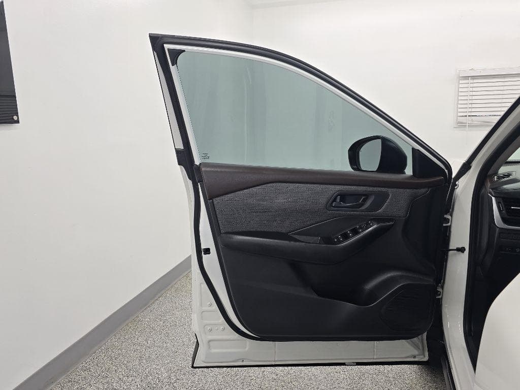 2023 NISSAN Rogue - Image 28