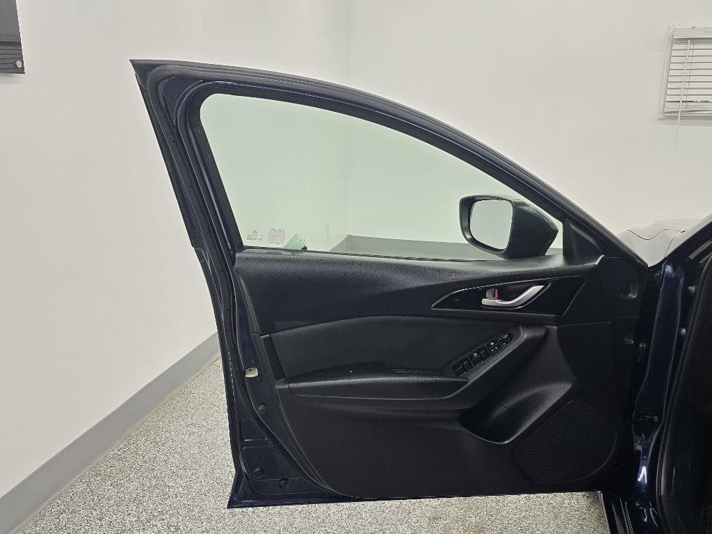 2016 MAZDA MAZDA3 - Image 24