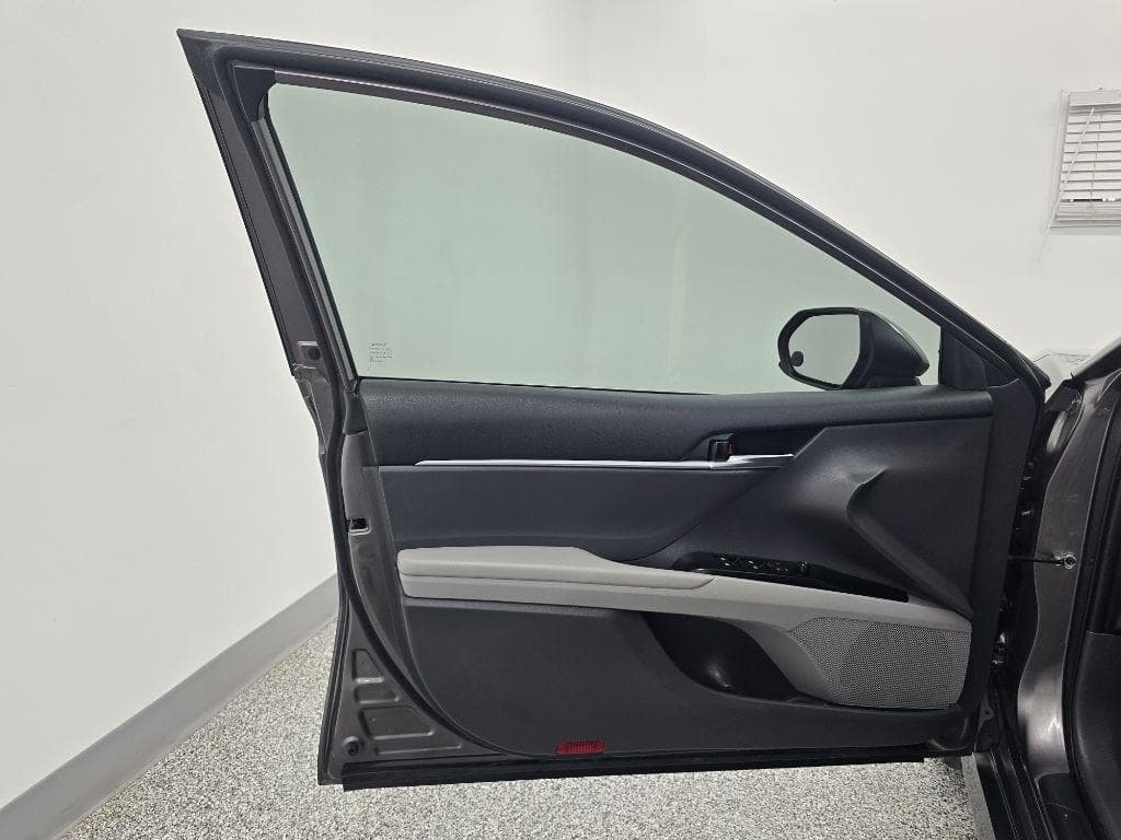 2020 TOYOTA Camry - Image 25