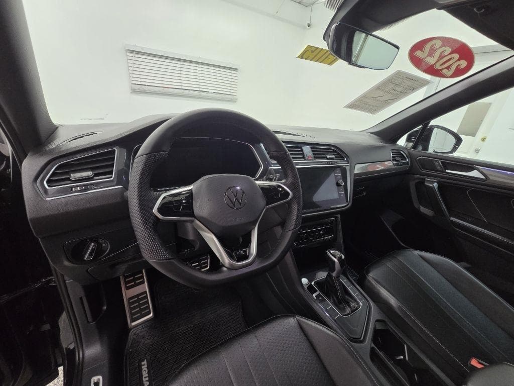 2022 VOLKSWAGEN Tiguan - Image 9
