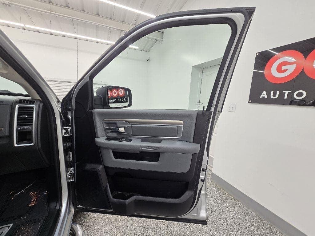 2016 RAM 1500 - Image 30