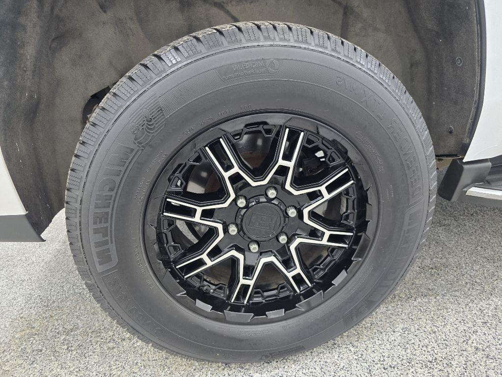 2017 GMC Yukon - Image 34