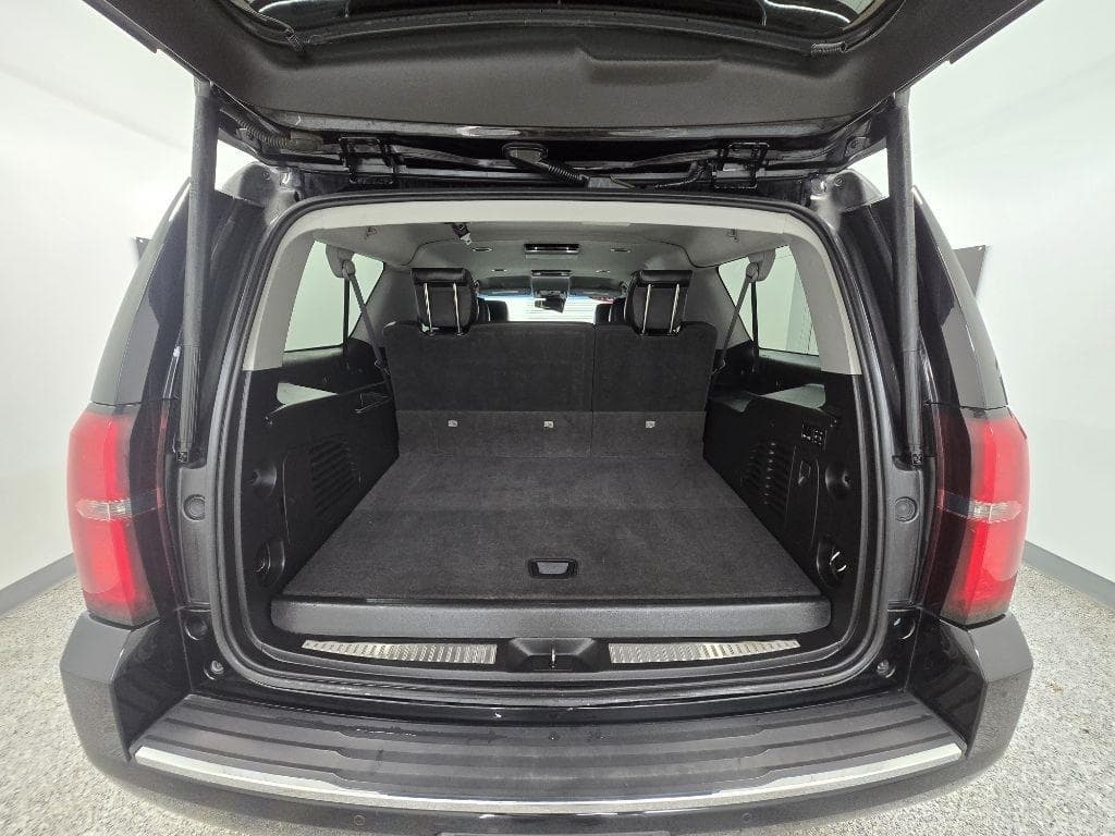 2016 CHEVROLET Suburban - Image 19