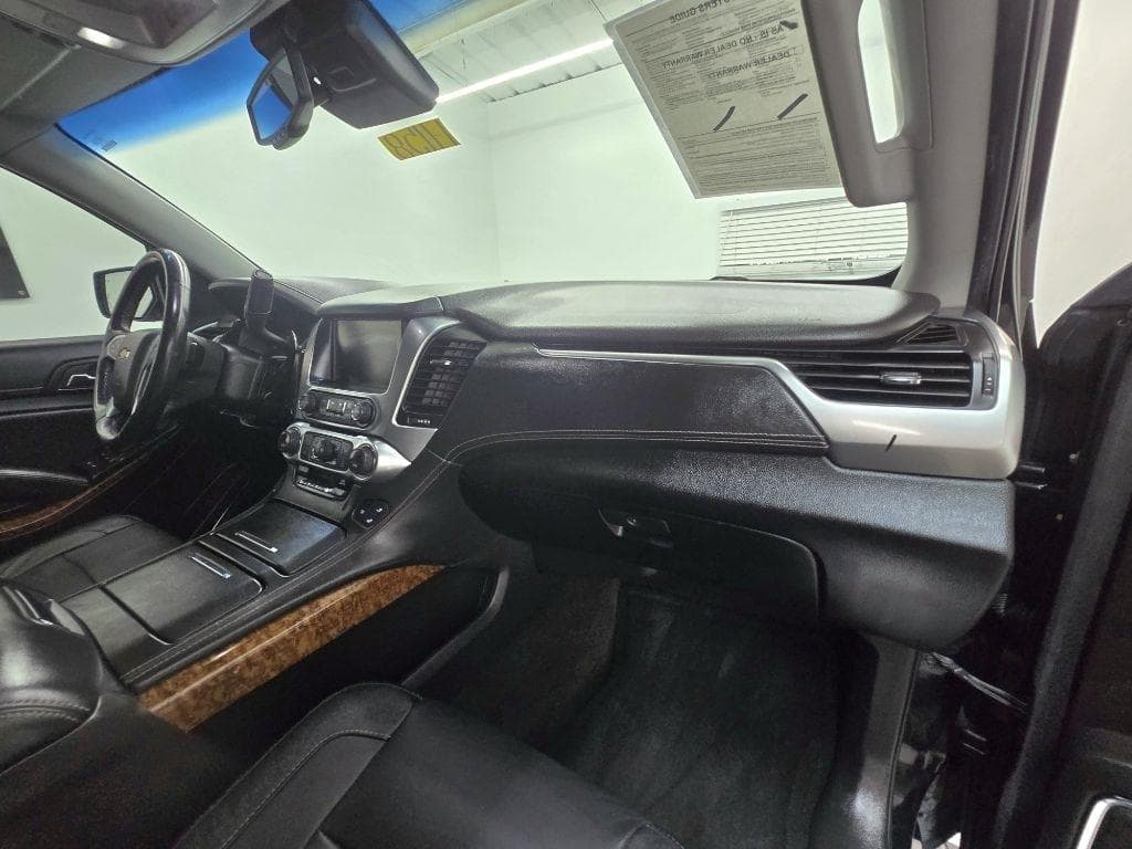 2016 CHEVROLET Suburban - Image 26