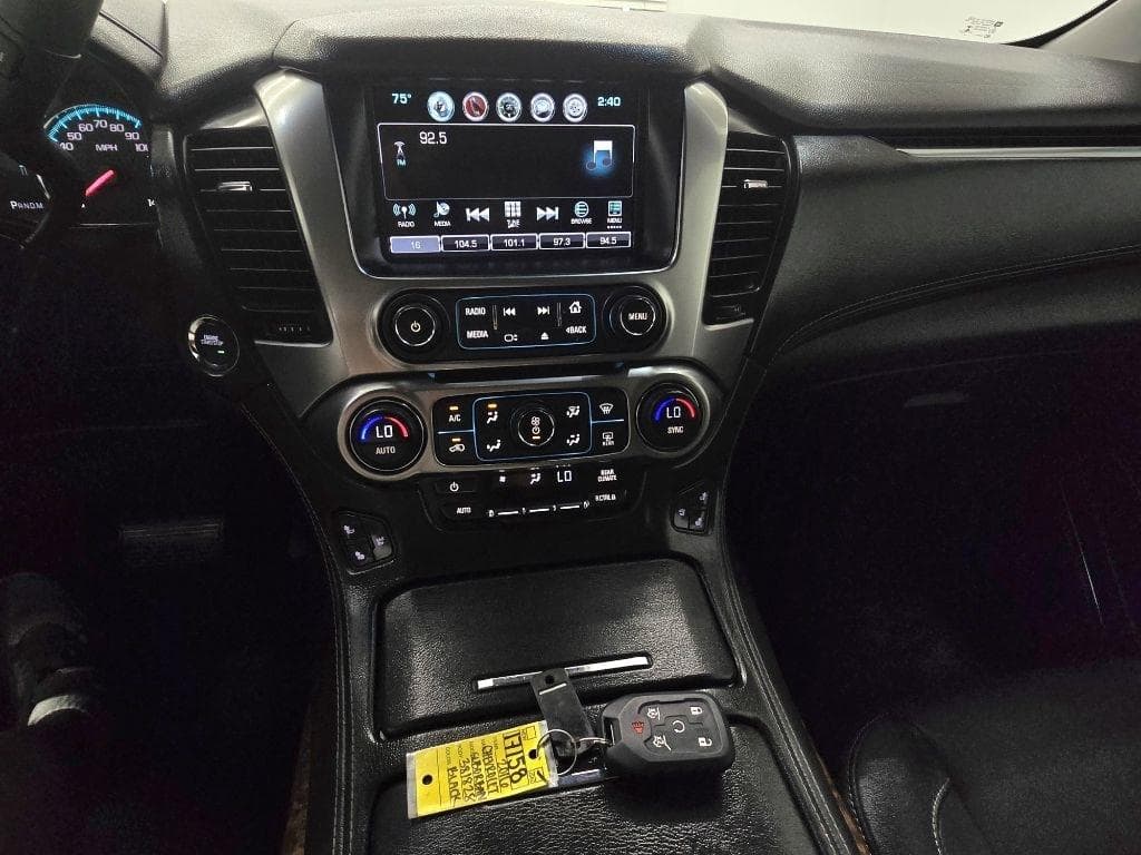 2016 CHEVROLET Suburban - Image 29