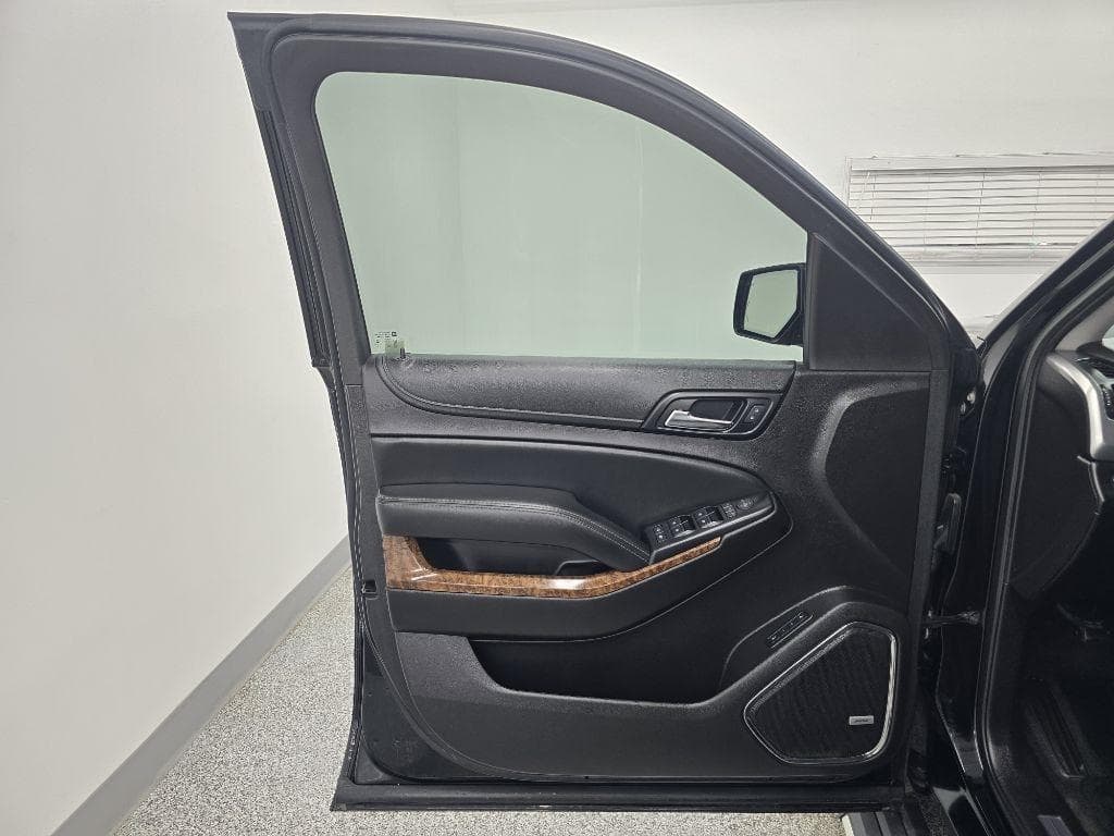 2016 CHEVROLET Suburban - Image 31