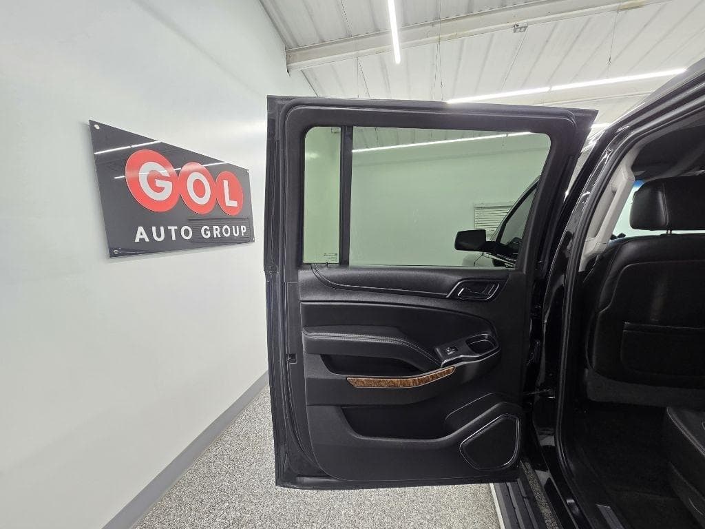 2016 CHEVROLET Suburban - Image 32