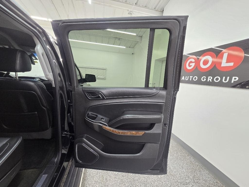 2016 CHEVROLET Suburban - Image 33