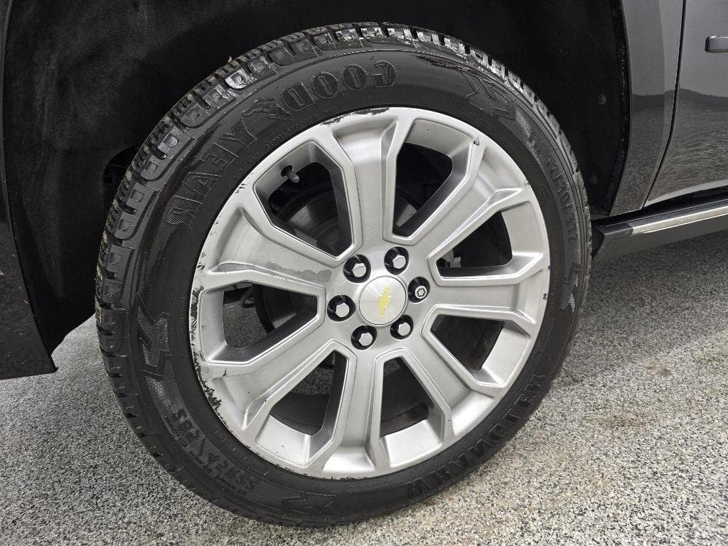 2016 CHEVROLET Suburban - Image 37