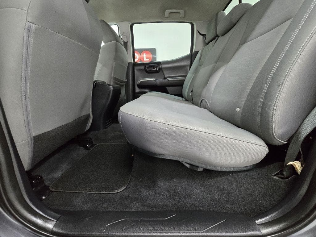 2019 TOYOTA Tacoma - Image 17