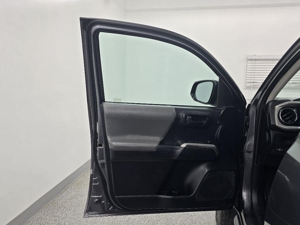 2019 TOYOTA Tacoma - Image 29