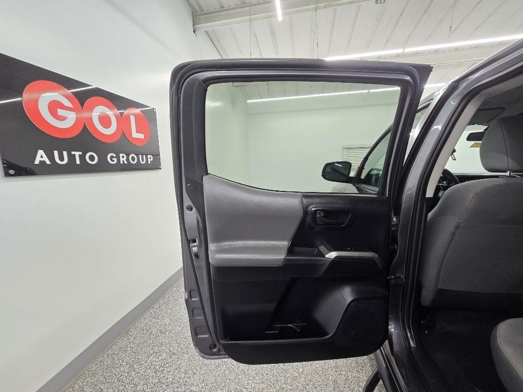 2019 TOYOTA Tacoma - Image 30
