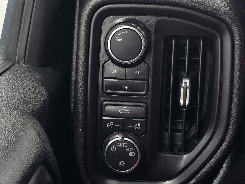 2021 CHEVROLET Silverado - Image 25