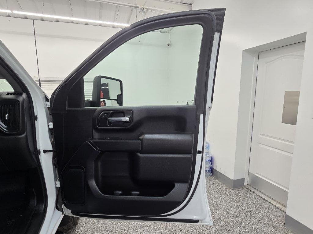 2021 CHEVROLET Silverado - Image 32