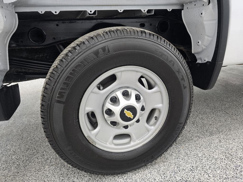 2021 CHEVROLET Silverado - Image 35