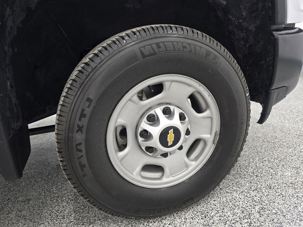 2021 CHEVROLET Silverado - Image 36