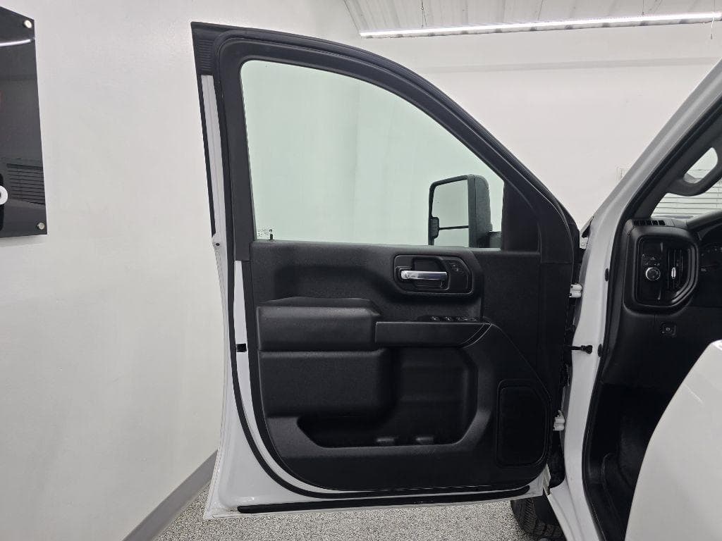 2020 CHEVROLET Silverado - Image 28