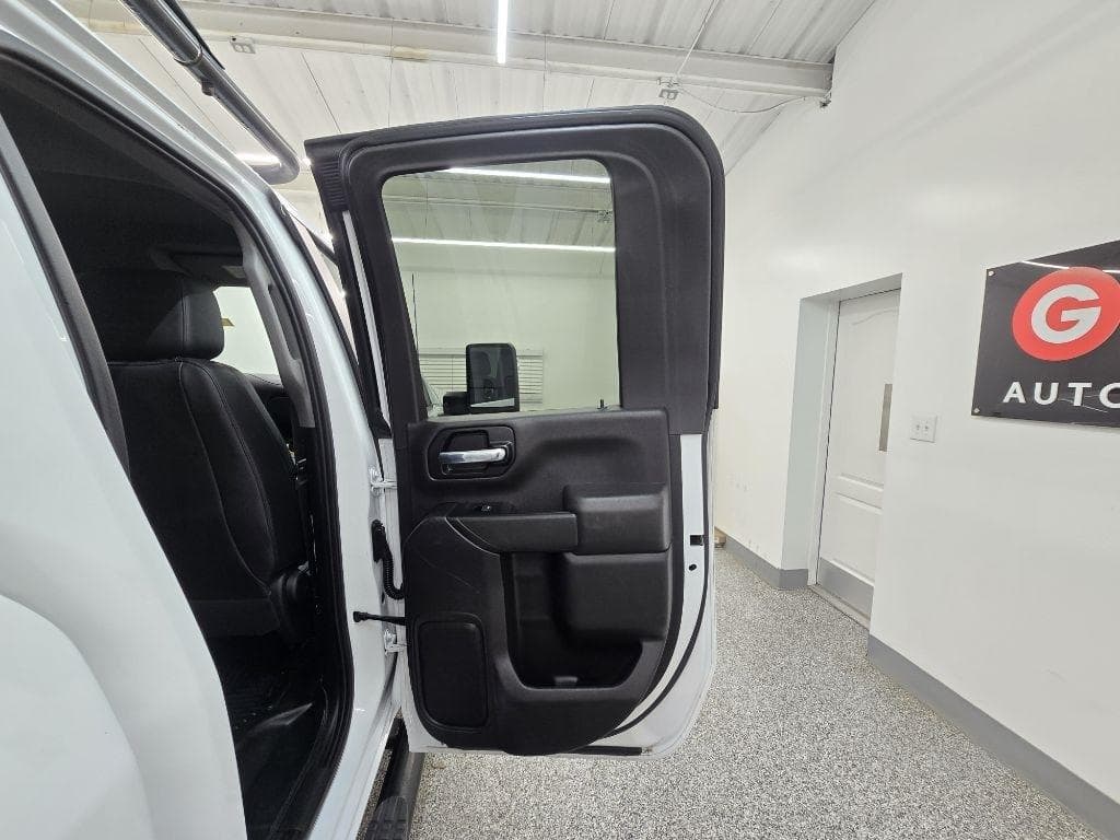 2020 CHEVROLET Silverado - Image 30