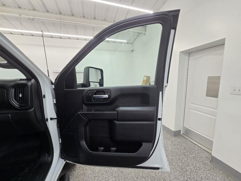 2020 CHEVROLET Silverado - Image 31
