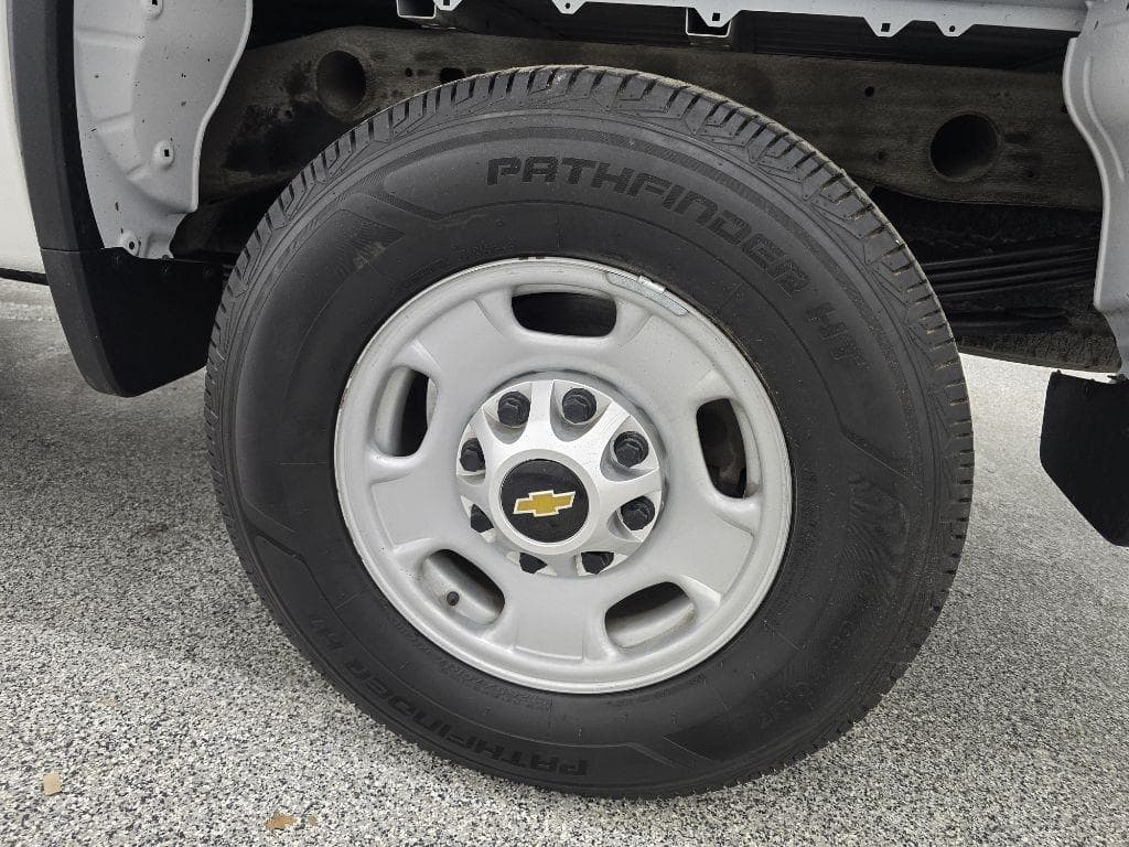 2020 CHEVROLET Silverado - Image 33