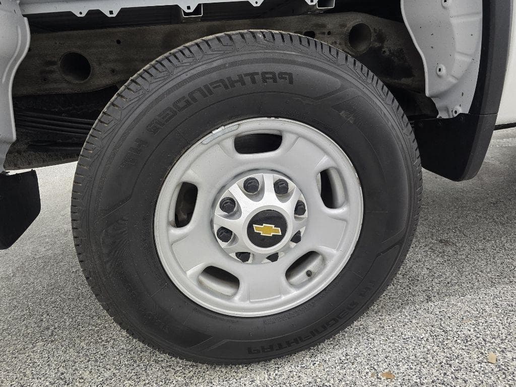 2020 CHEVROLET Silverado - Image 35