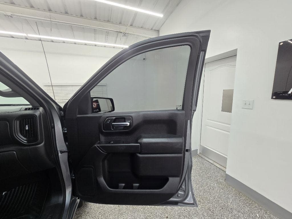 2020 CHEVROLET Silverado - Image 28