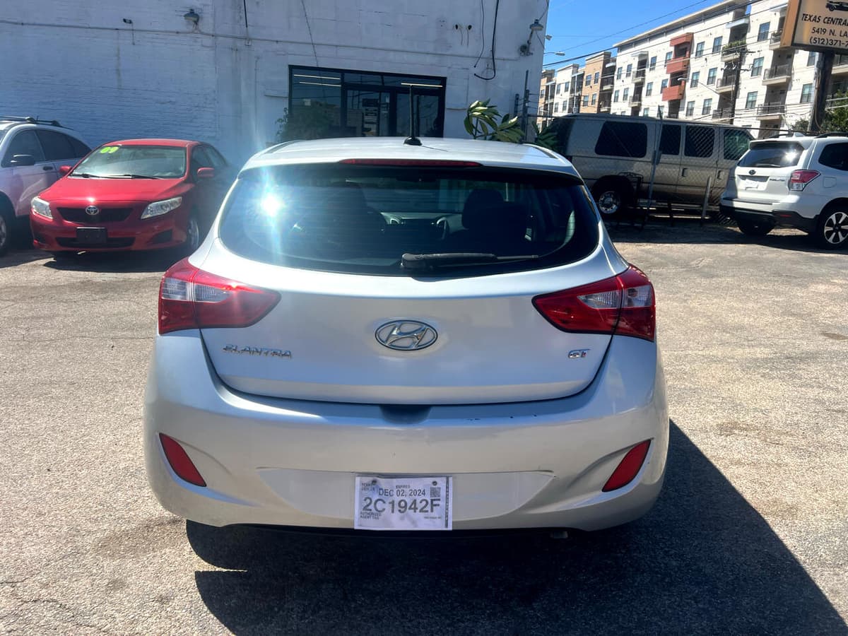 2016 Hyundai Elantra - Image 4