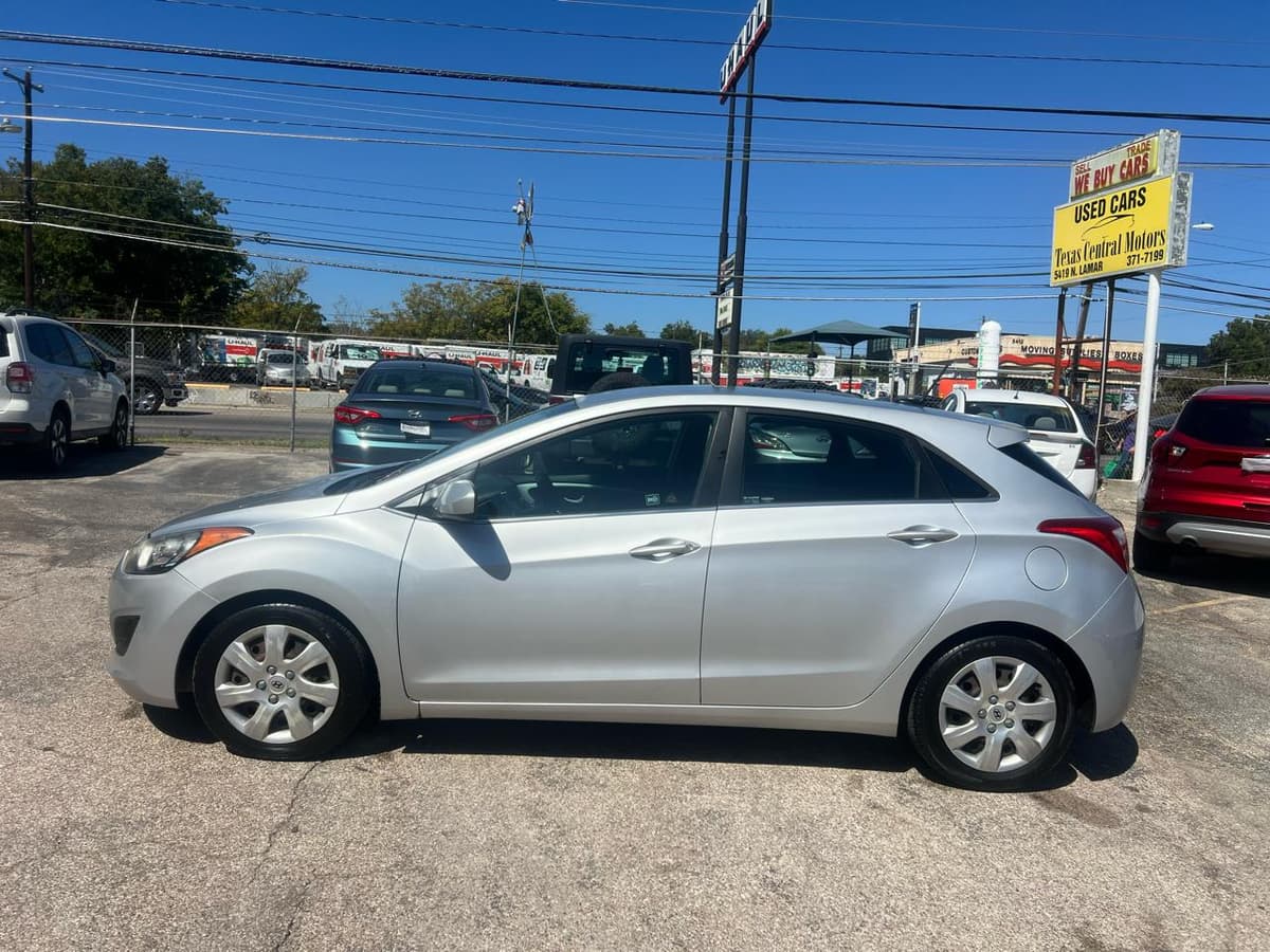 2016 Hyundai Elantra - Image 6
