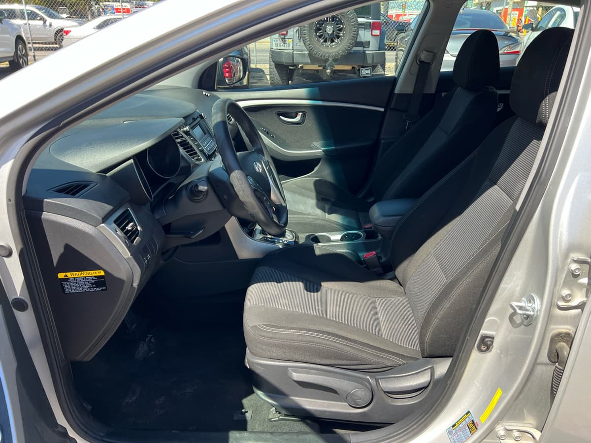 2016 Hyundai Elantra - Image 7