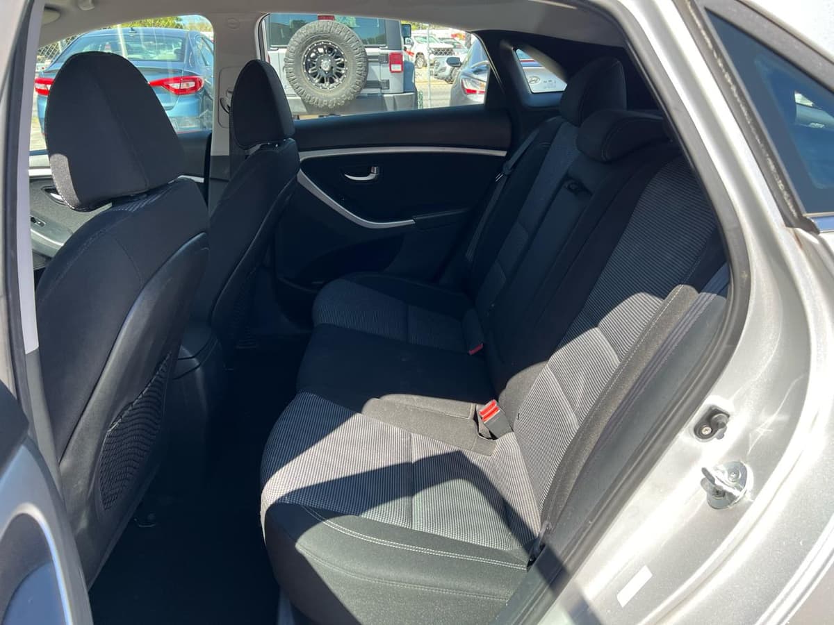 2016 Hyundai Elantra - Image 8