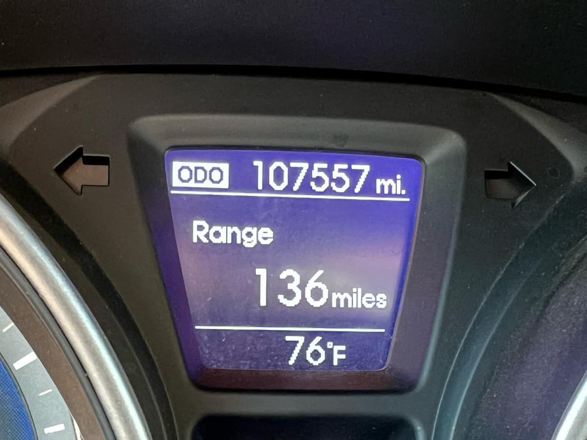 2016 Hyundai Elantra - Image 13