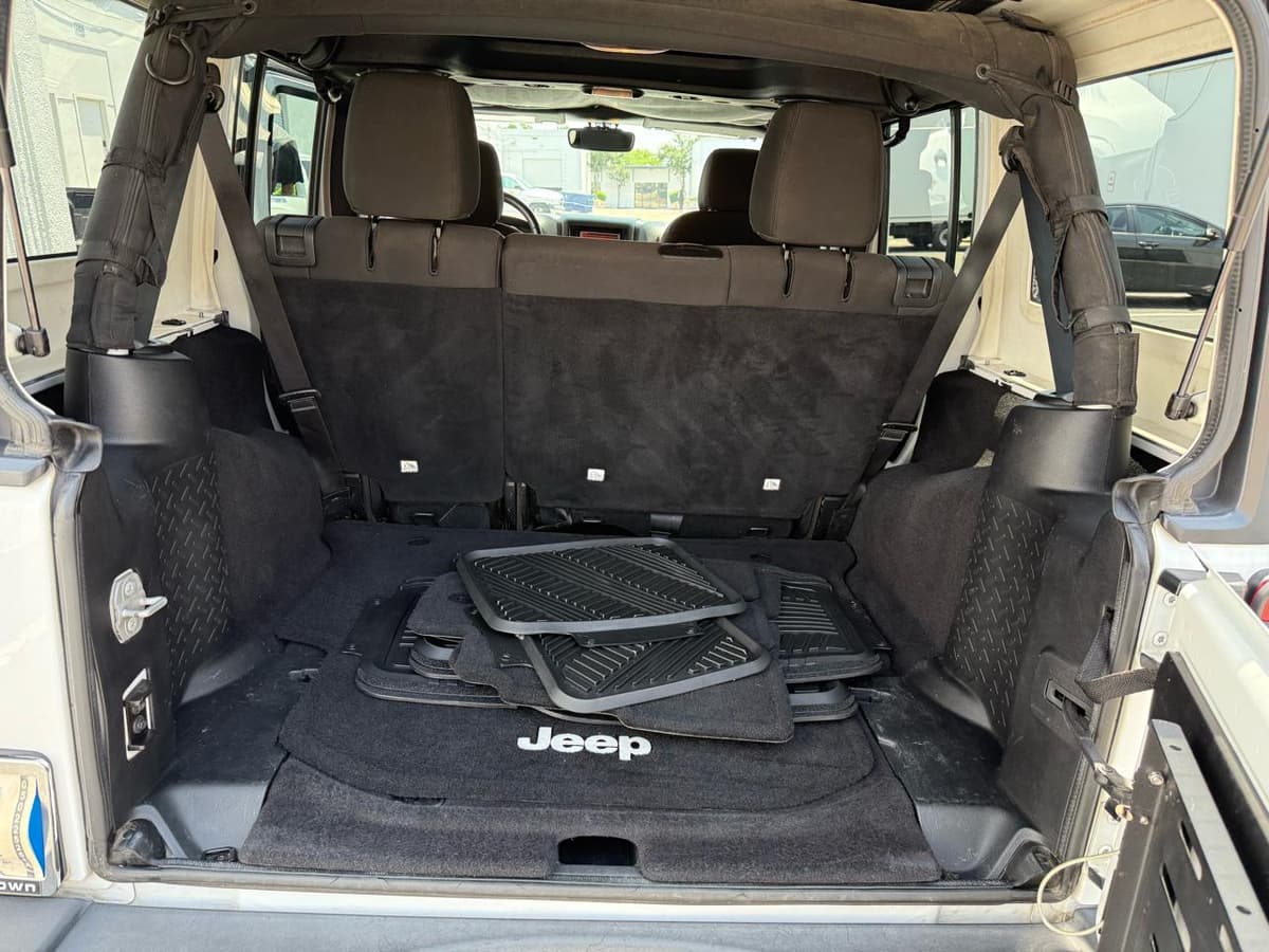 2014 Jeep Wrangler - Image 10