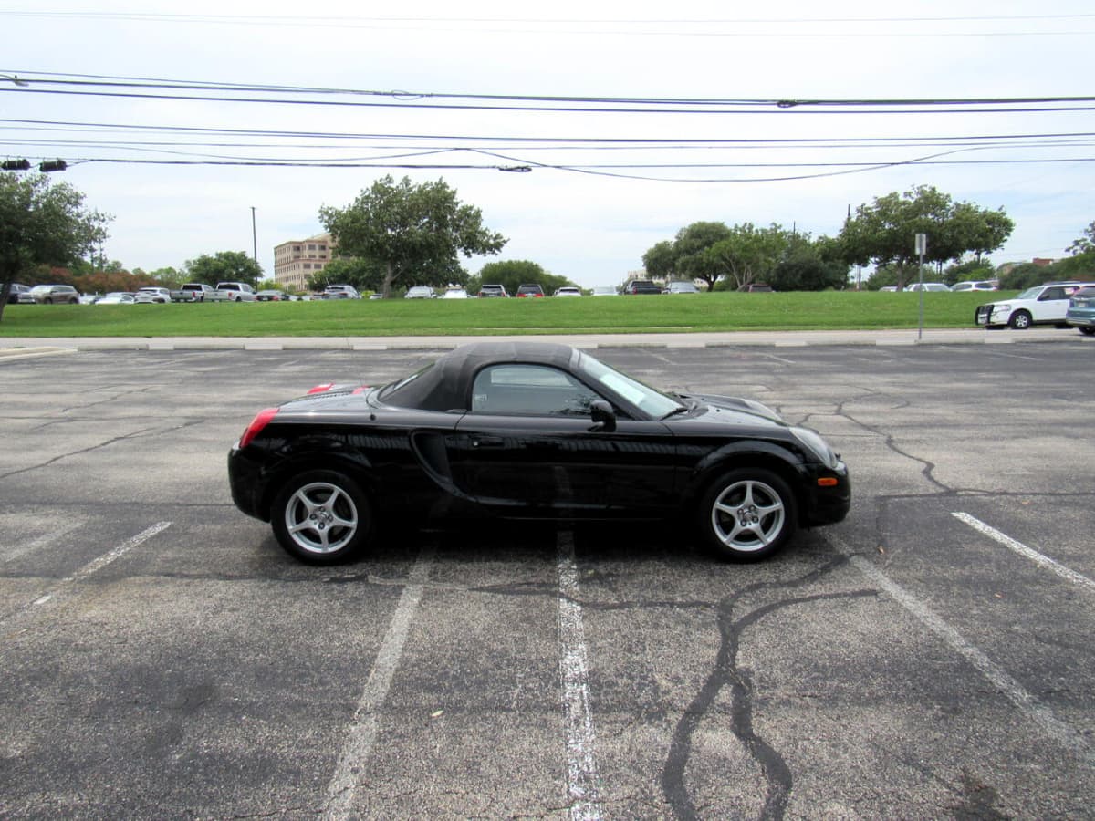 2001 Toyota MR2 - Image 3