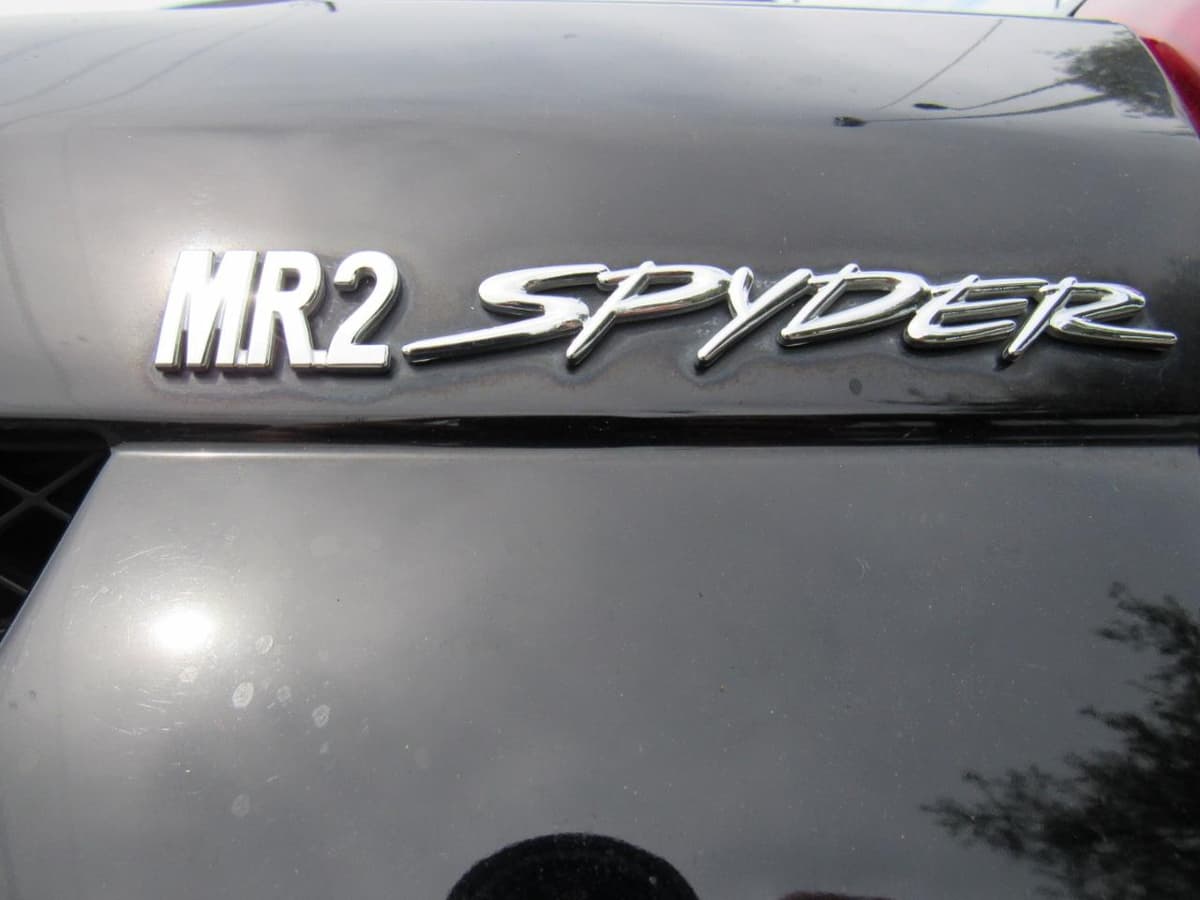 2001 Toyota MR2 - Image 12