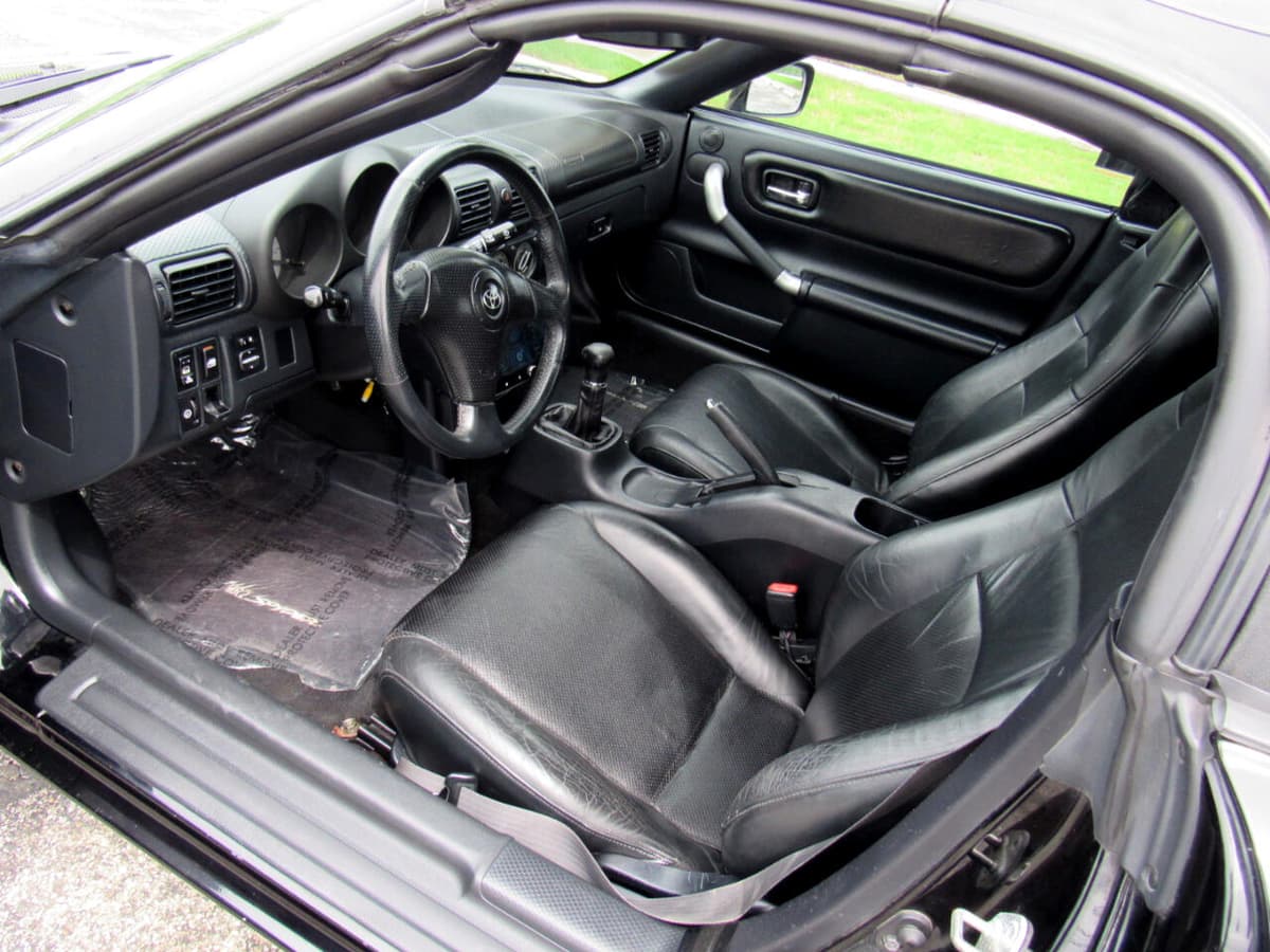 2001 Toyota MR2 - Image 15