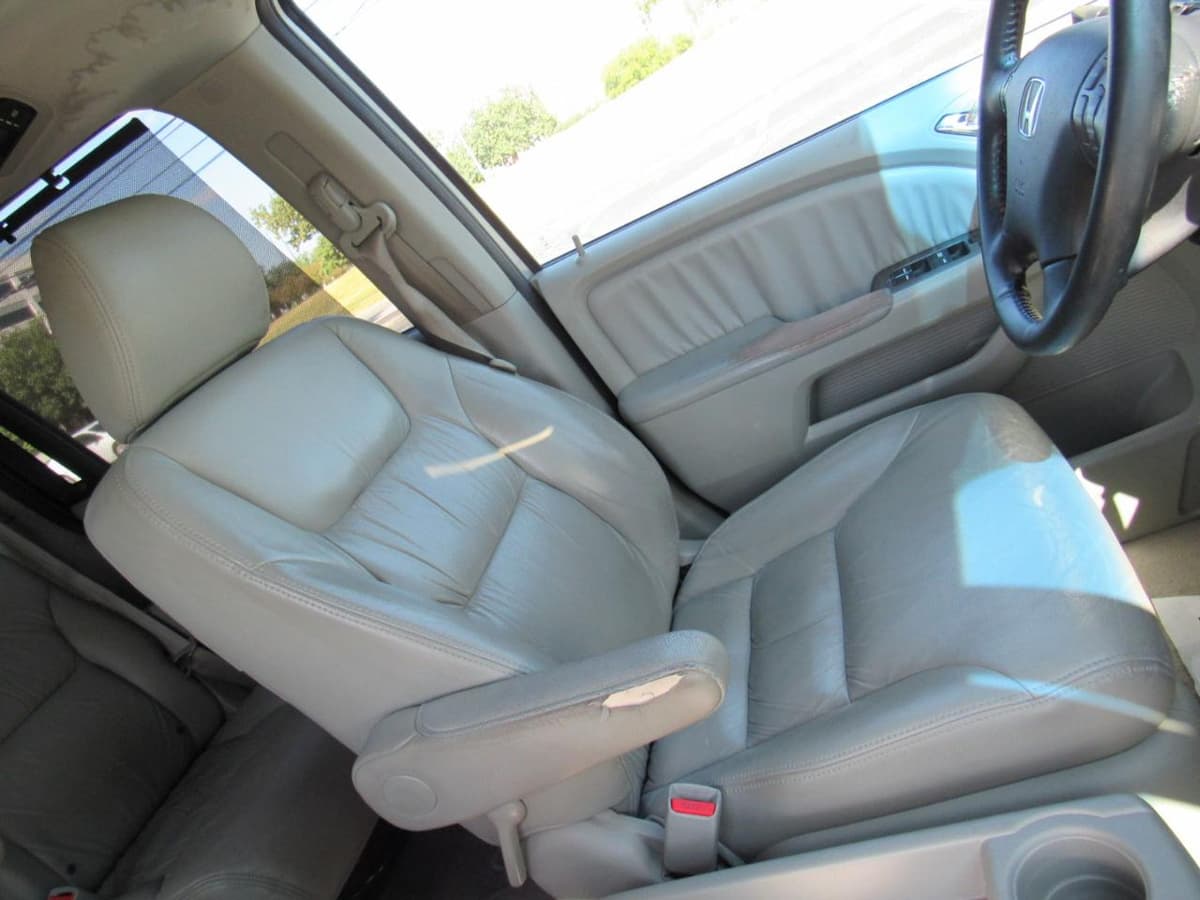 2010 Honda Odyssey - Image 12