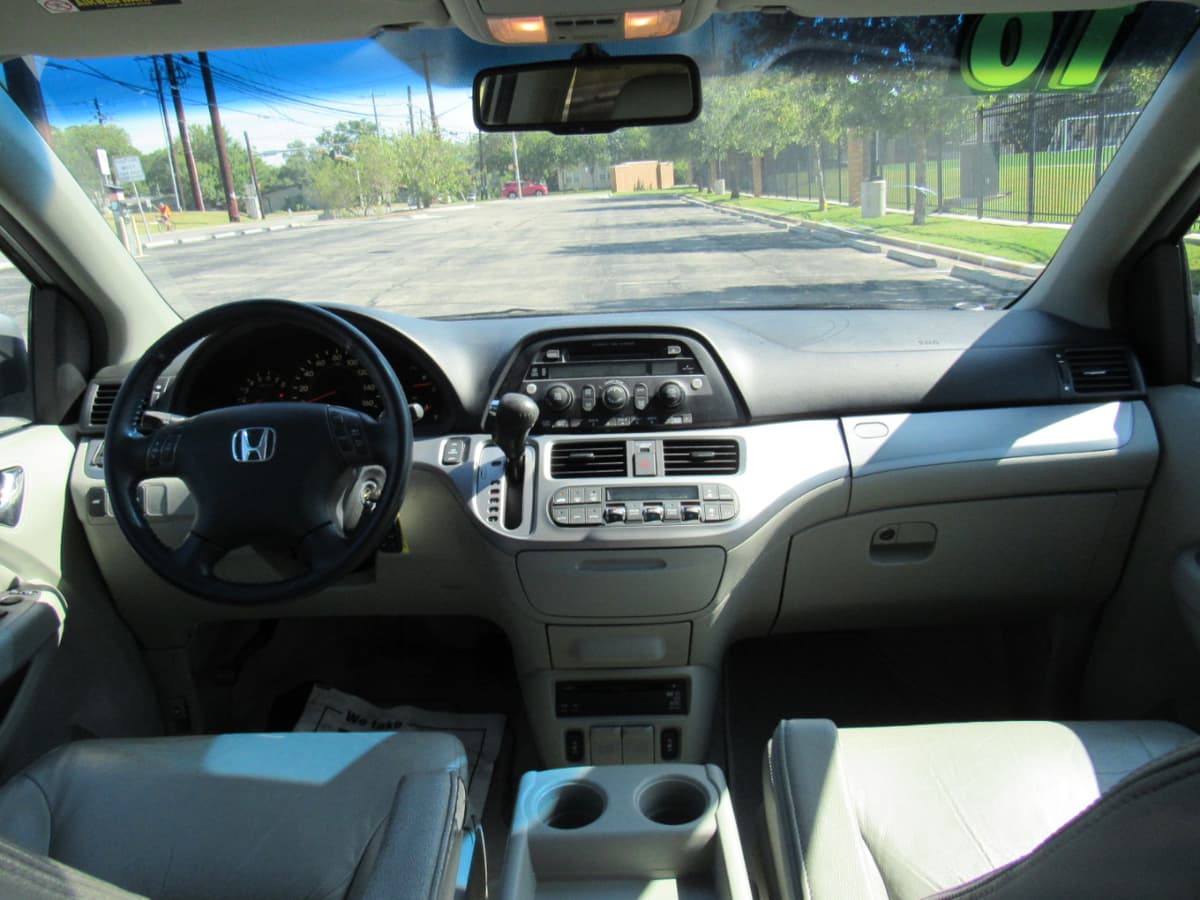 2010 Honda Odyssey - Image 15
